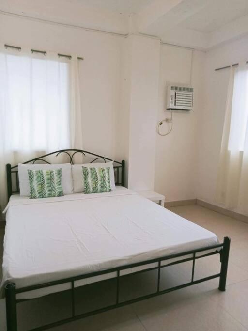 Cozy 2-bedroom Apartment Manoc-Manoc