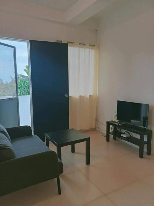 Cozy 2-bedroom Apartment *